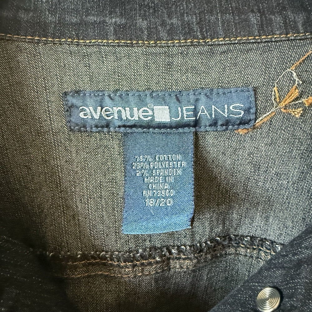 AVENUE JEANS Beaded Embroidered Denim Jacket 1X 18/20 Blue Button Front 4 Pocket - Picture 3 of 11